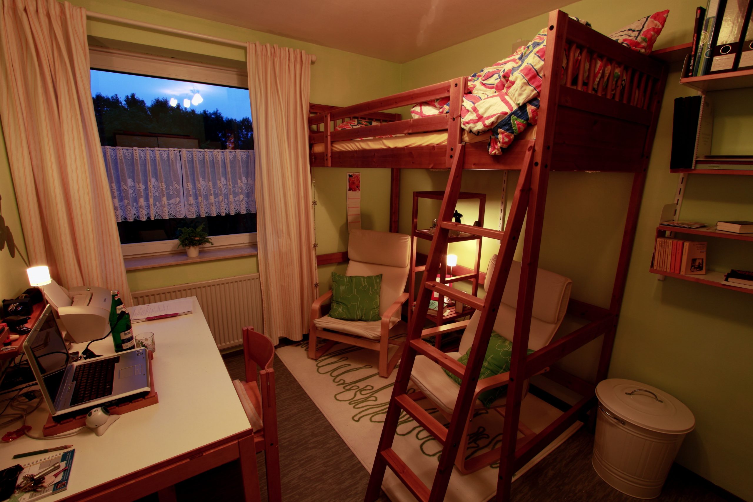 Inhabited room with bunk bed